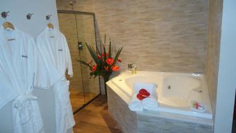 Mondrian Suite Hotel