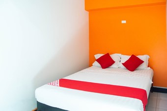 Hotel Oyo 543 Negrense Suites