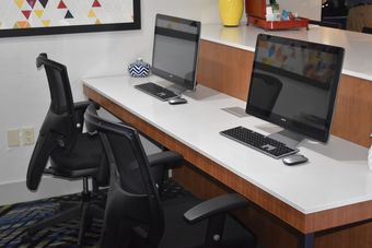 Hotel Holiday Inn Express & Suites Mcpherson