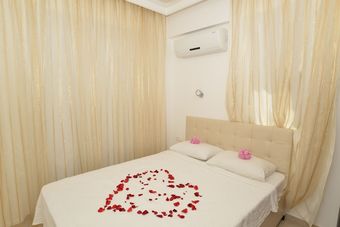 Lighthouse Legend Aparts