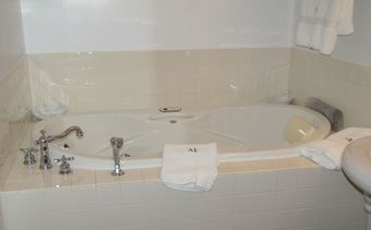 Hotel Monroe House Executive Suites