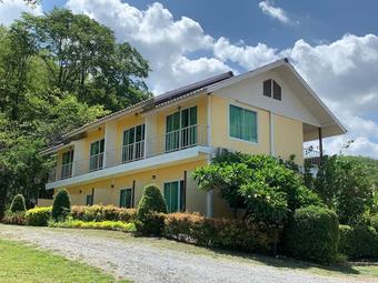 Hotel Mai Ngern Mai Thong Resort