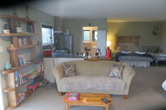 Koru Beach Cabin & B&B Homestay