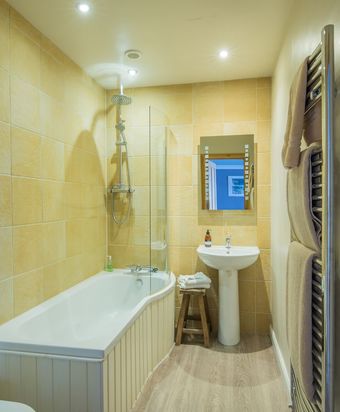 Redwood House Hotel