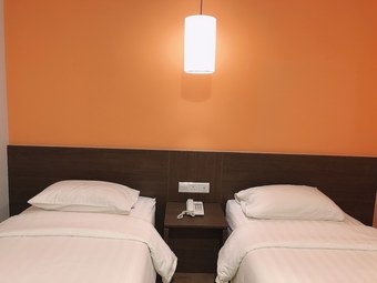 Hotel Golden Peak Inn