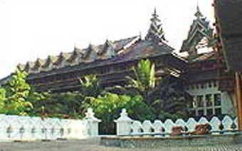 Hotel Kandawgyi Palace