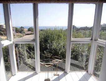 La Conexi�n Del Poeta Eco Hostel De Isla Negra