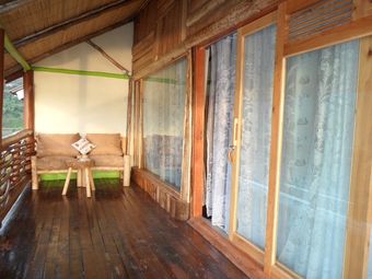 Posada Lake Bunyonyi Rock Resort