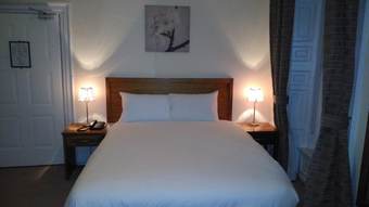 Posada Brogans Bar & Guesthouse