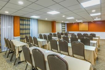 Wyndham Garden Hotel Newark Airport