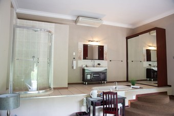 Bed & Breakfast 23 On Riverside