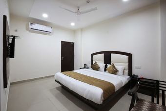 Oyo 4856 Hotel The Benz