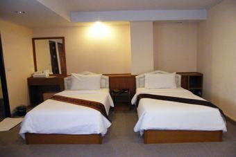 Grand Leo Hotel