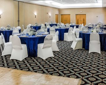 Hotel Quality Suites Lake Wright - Norfolk Airport