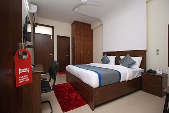 Hotel Oyo 9273 Surya Palace
