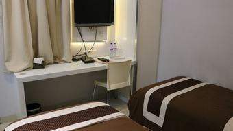 Bed & Breakfast Tirta Mansion Paramount Serpong Hotel