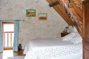 House With 2 Bedrooms In Villeuneuve Sur Yonne, With Wonderful Mountain View And Enclosed Garden