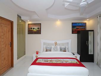 Oyo 10558 Hotel Qlark