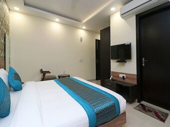 Hotel Oyo 11611 Royal Palace Inn