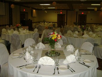 Holiday Lodge Hotel & Conference Center