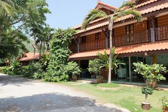 Hotel Lannathong Resort