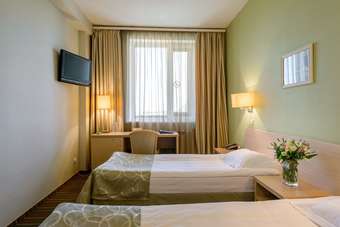 Skyport Hotel