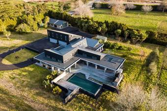 Karaka Luxury Vacation Home With Pool