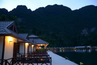 Hotel Saichol Floating Resort