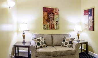 Hotel Asbury Inn & Suites