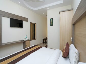 Oyo 15375 Hotel Kss Inn