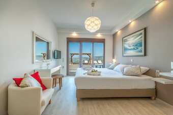 Villa Kedria With Heated Pool