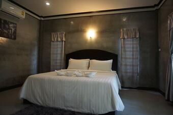 Hotel V Valley Resort