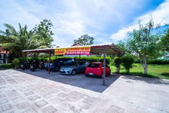 Hotel Oyo 786 Bangsaray Village Resort