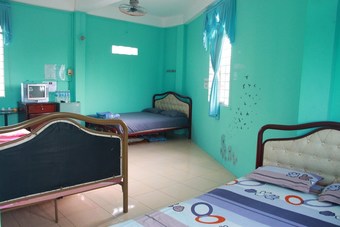 Hotel Huynh Huong Guesthouse