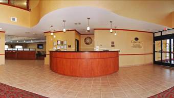 Hotel Quality Suites Near Cedar Creek Lake