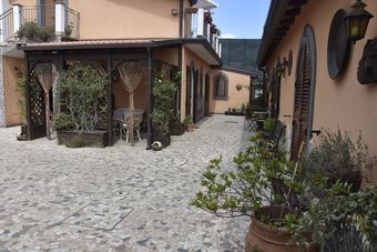 Bed & Breakfast Villa Liliya