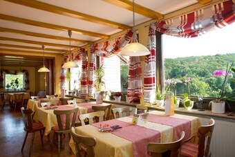 Hotel Gastst�tte - Pension Trifelsblick