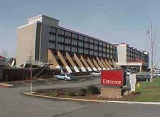 Hotel Quality Inn & Suites Cleveland Airport