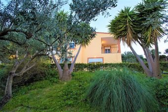 Discrete Villa Maroulas