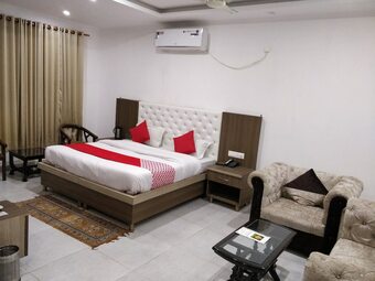 Hotel Oyo 24209 The Pearly Gate