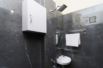 Oyo 29843 Hotel Heaven