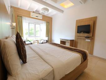 Oyo 28682 Hotel Devika