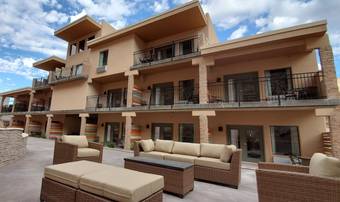 Hotel Bluff Dwellings Resort