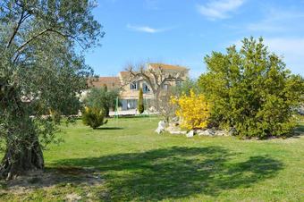 Apartment With 2 Bedrooms In Monteux, With Pool Access, Enclosed Garden And Wifi - 80 Km From The Beach