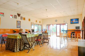 Hotel Reddoorz Near Stab Syailendra Kopeng