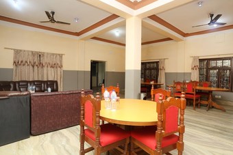 Spot On 554 New Laliguras Hotel