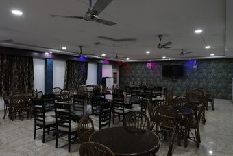 Hotel Oyo 29714 Mumal Resort