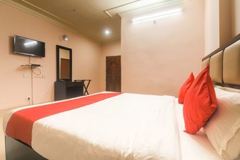 Hotel Oyo 29968 D'courtyard Resort