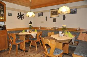 Posada Gasthof Liederhalle