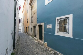 Renovated Charming Alfama Apartment + Free Pick-up, By Timecooler